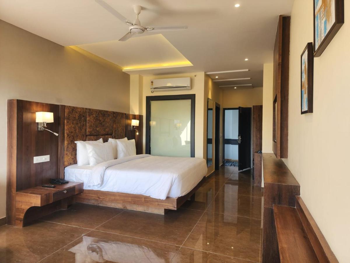 Aachman River And Valley View Resort Dharamshala - A Riverside Resort With Balcony View Eksteriør billede