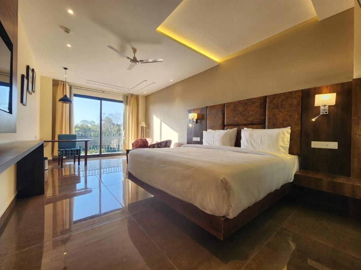 Aachman River And Valley View Resort Dharamshala - A Riverside Resort With Balcony View Eksteriør billede