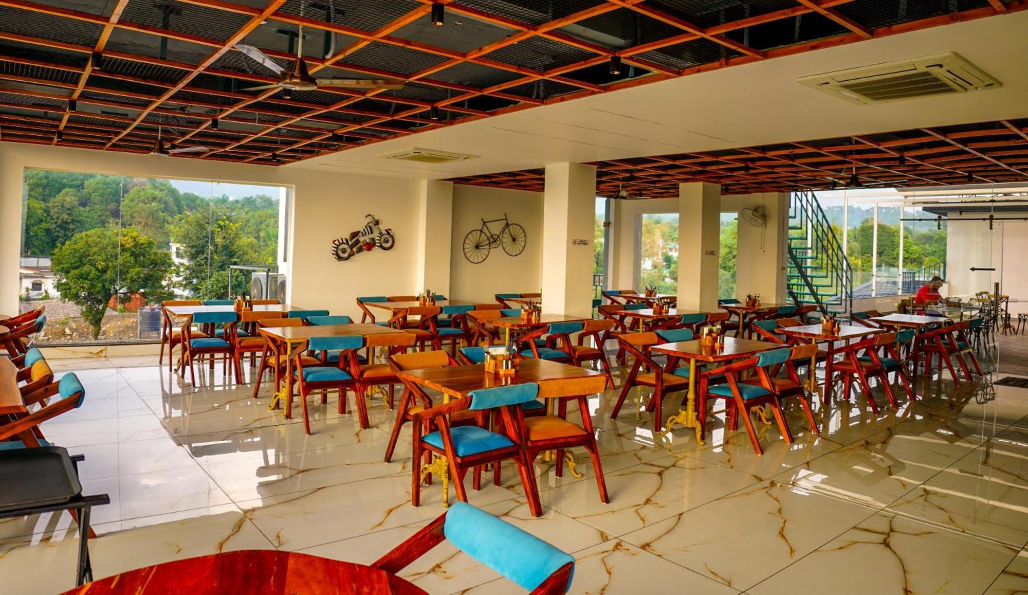 Aachman River And Valley View Resort Dharamshala - A Riverside Resort With Balcony View Eksteriør billede