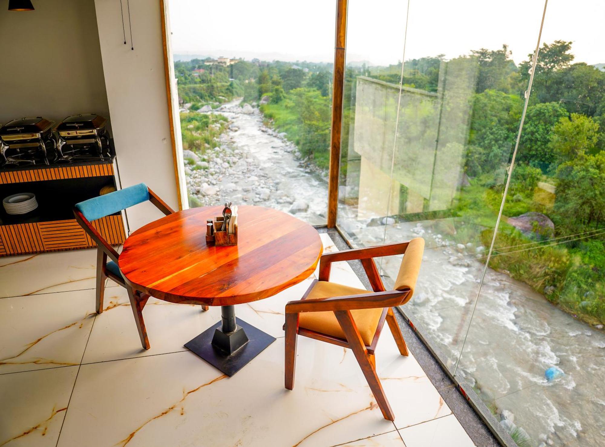 Aachman River And Valley View Resort Dharamshala - A Riverside Resort With Balcony View Eksteriør billede