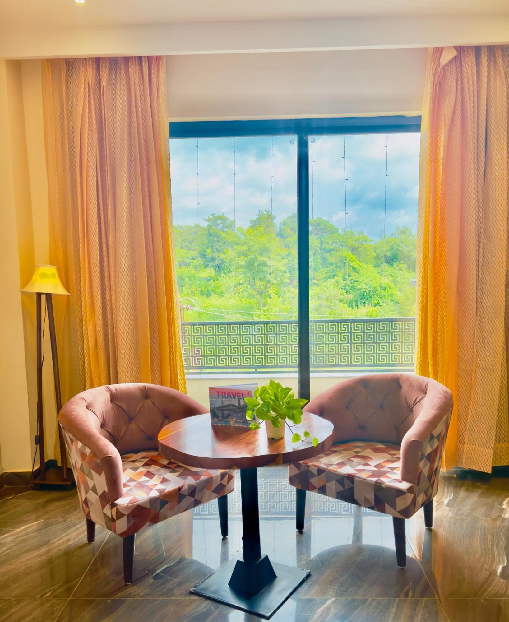 Aachman River And Valley View Resort Dharamshala - A Riverside Resort With Balcony View Eksteriør billede